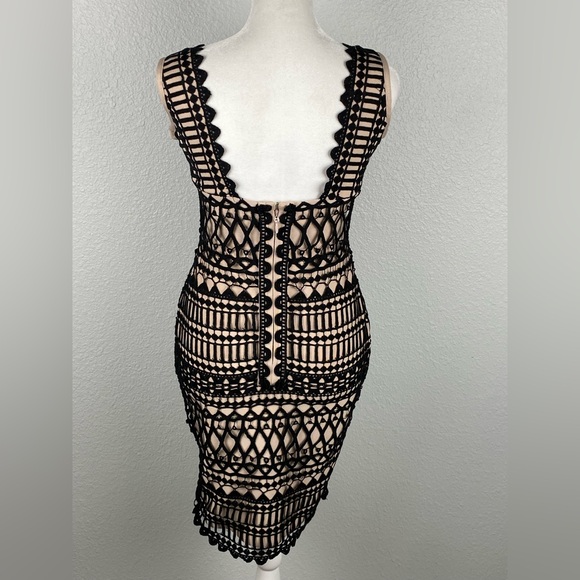 NWT Vivianne Firenze black bodycon dress crochet overlay and nude lining Sz M - Picture 5 of 16